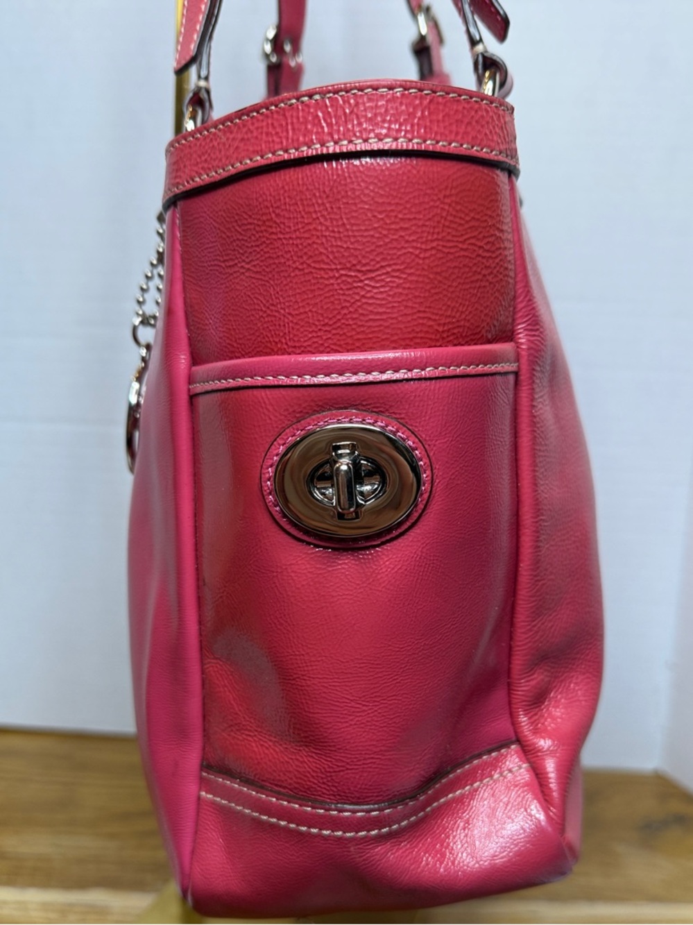 🩷Coach F13761 Hot Pink Patent Leather Tote Bag🩷 with Charm 🔥COA included - Picture 3 of 16